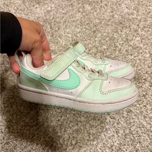 Nike Kids Court Borough Low